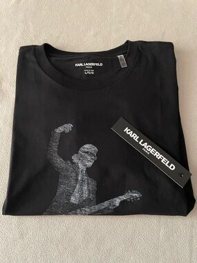 NWT Karl Lagerfeld Black Graphic Tee size Large